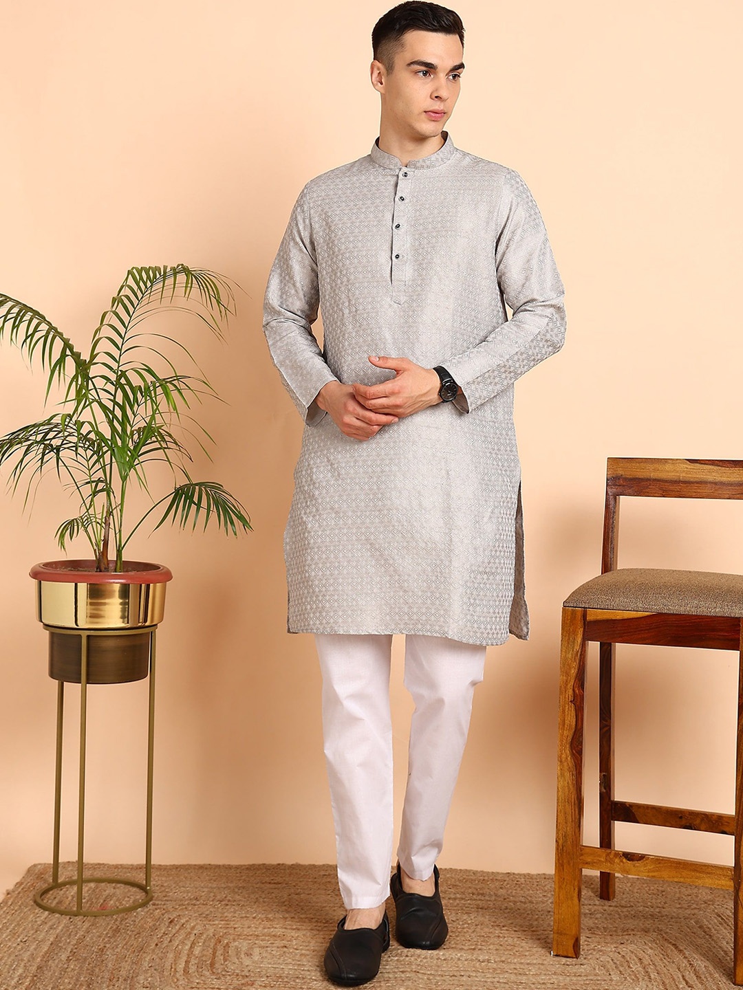 

Anouk Geometric Woven Design Mandarin Collar Jacquard Straight Kurta, Grey