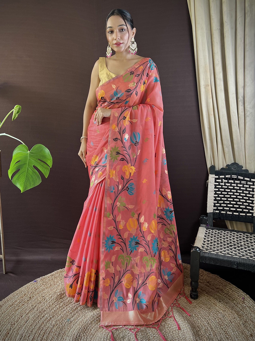 

HEER FASHION Woven Design Zari Saree, Peach
