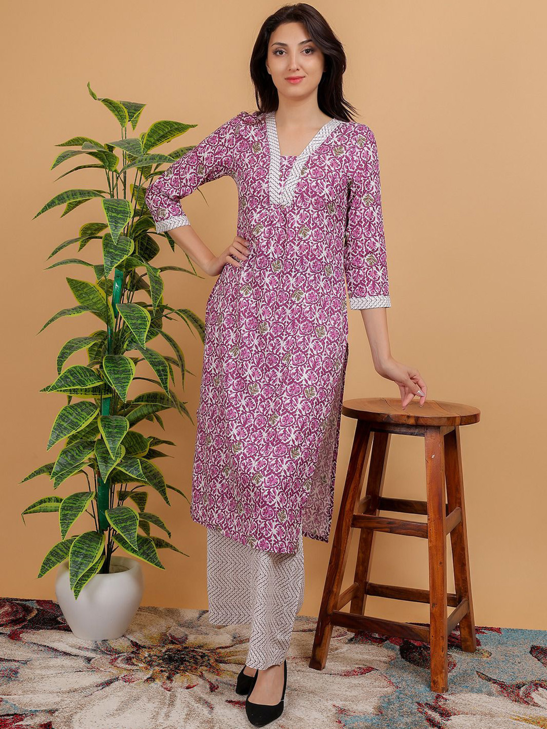

Anikrriti Sanganeri Floral Printed V-Neck Pure Cotton Straight Kurta with Palazzos, Purple