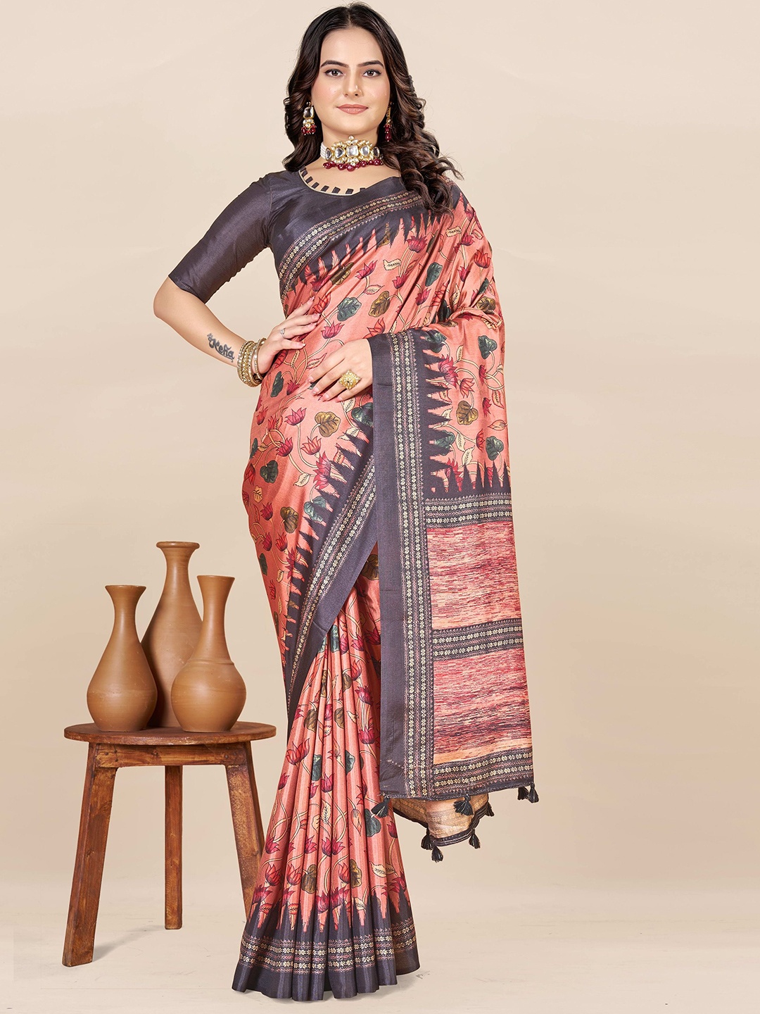 

ETHNIC TODAY Floral Printed Saree, Peach