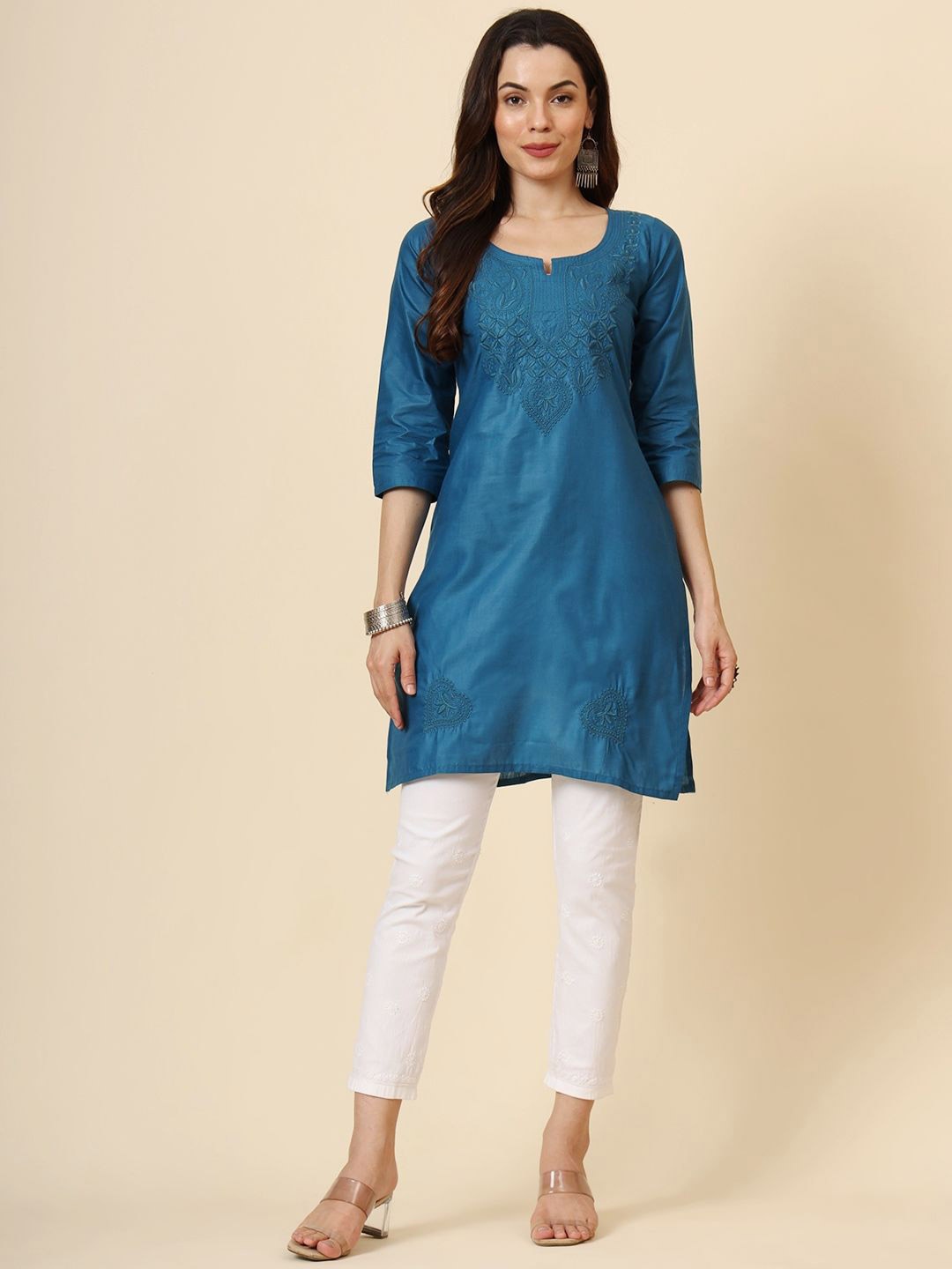 

HERE&NOW Women Floral Embroidered V-Neck Thread Work Thread Work Kurti, Teal