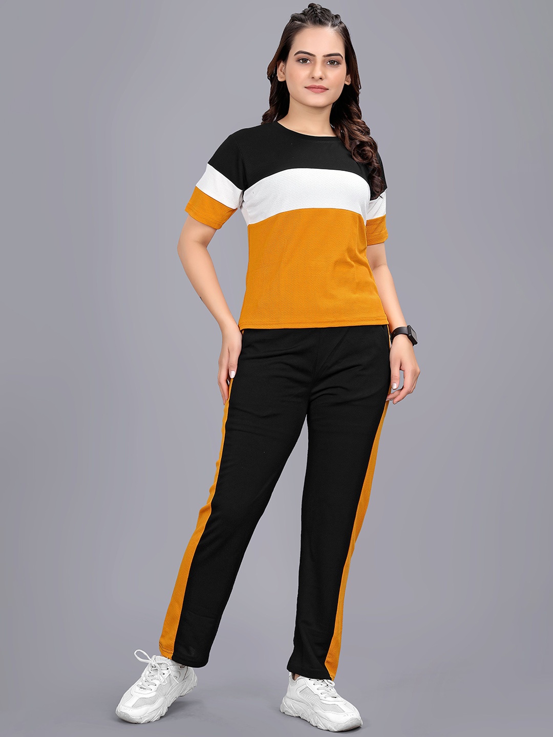 

SAKARMAA Women Colourblocked Round Neck T-Shirt With Trousers Co-Ords, Yellow