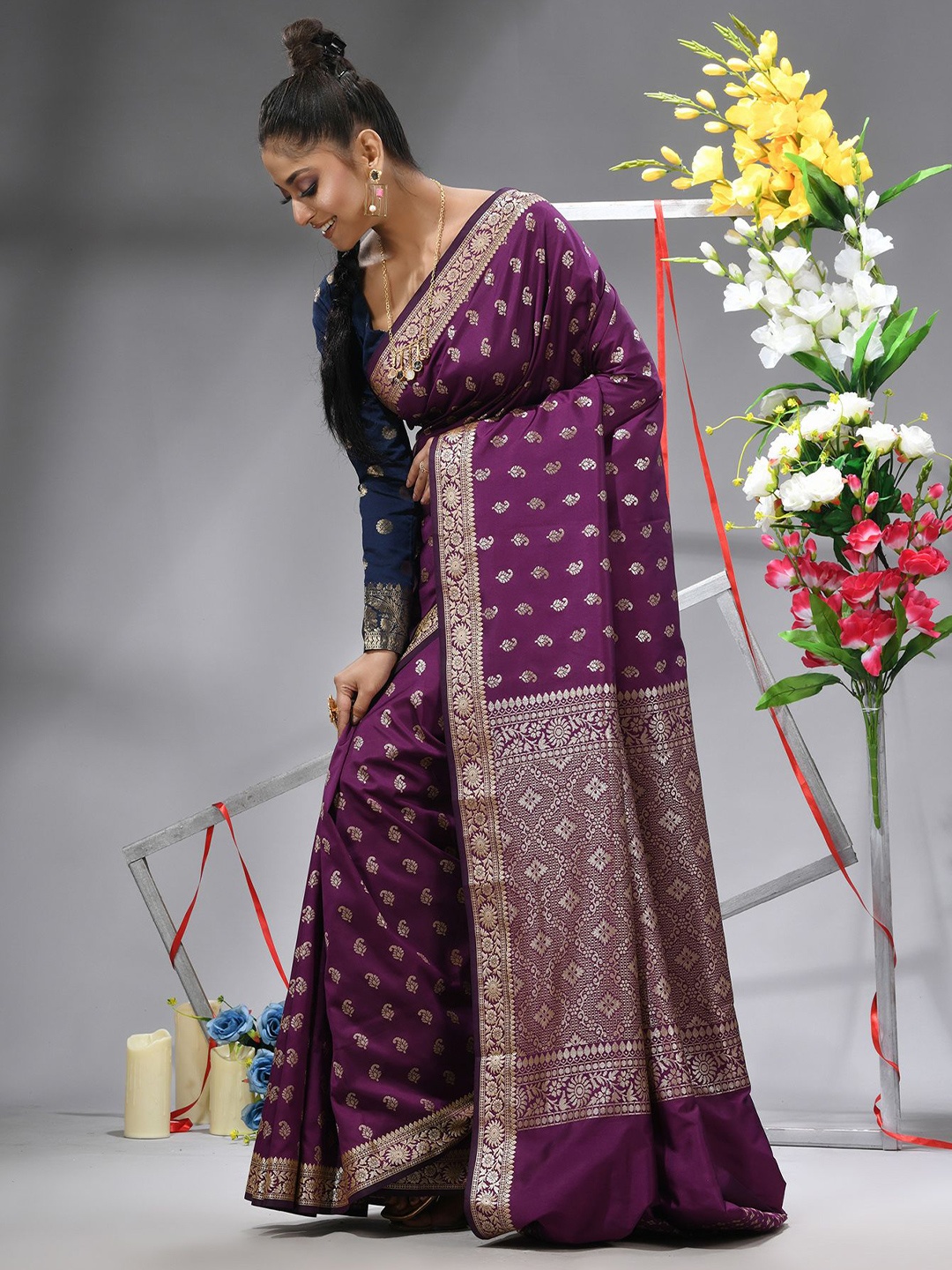 

TANTLOOM Woven Design Zari Saree, Purple