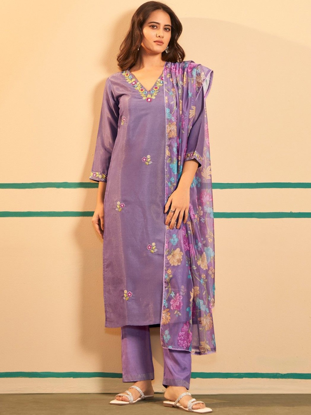 

AUTUMN LANE Women Floral Embroidered Regular Thread Work Kurta with Trousers & With Dupatta, Purple
