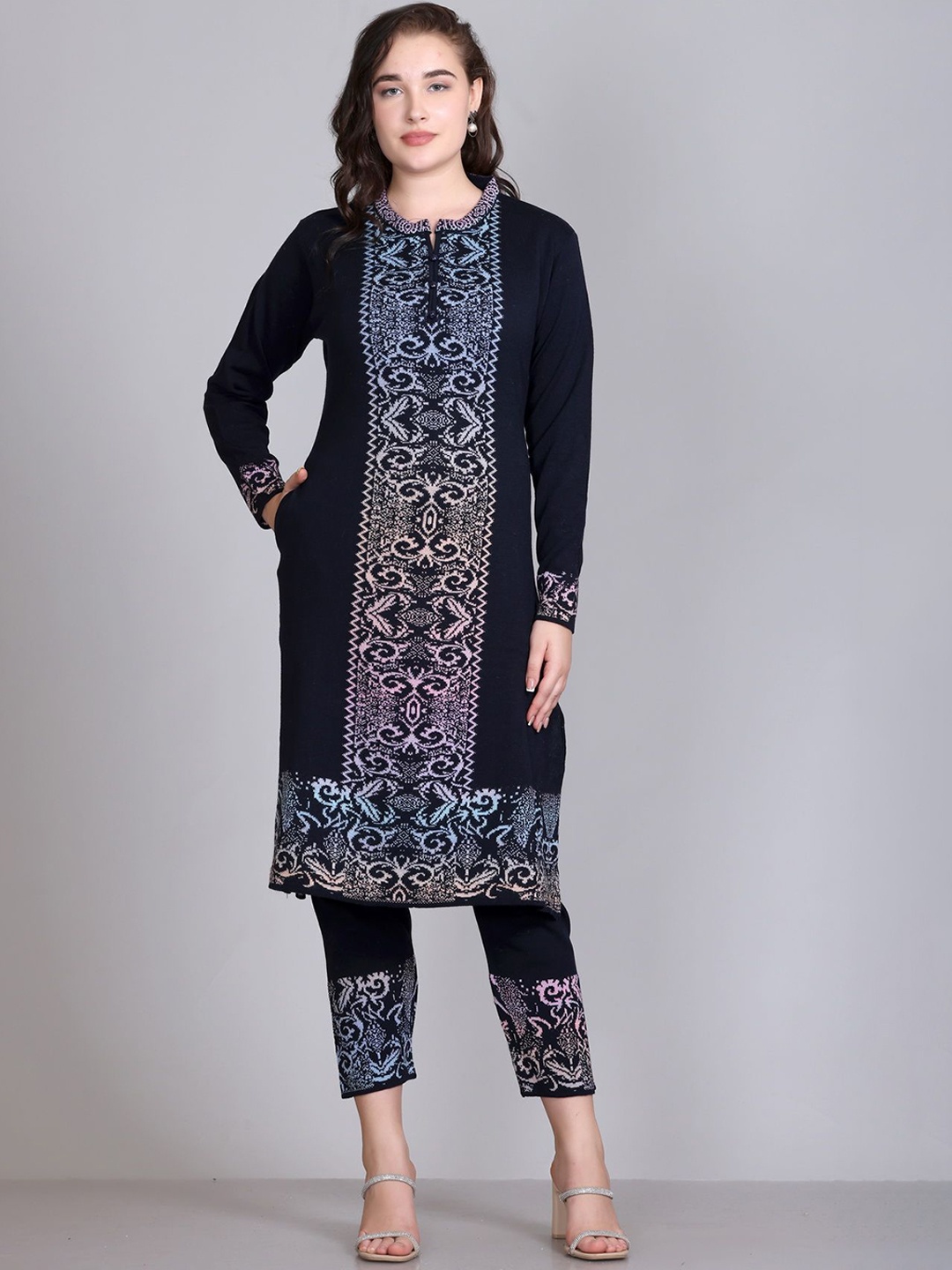 

MONTREX Floral Printed Straight Kurta with Trousers & Dupatta, Navy blue