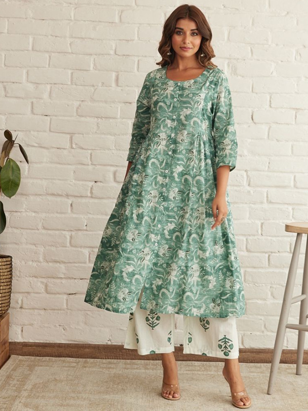 

HERE&NOW Floral Printed Round Neck Pure Cotton A-Line Kurta with Palazzo, Green