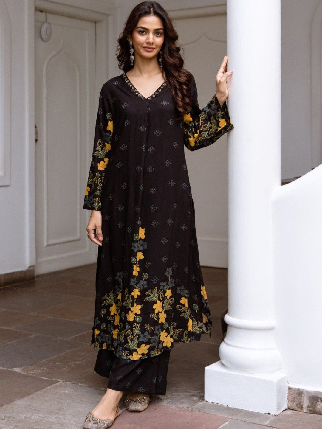 

AUTUMN LANE Floral Printed Regular Beads & Stones Cotton Silk A-Line Kurta with Palazzos, Black