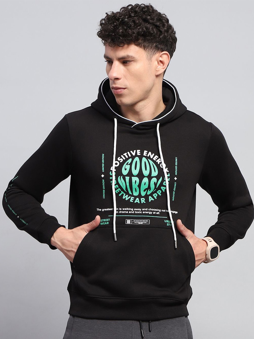 

rock.it Men Printed Long Sleeves Hooded Sweatshirt, Black