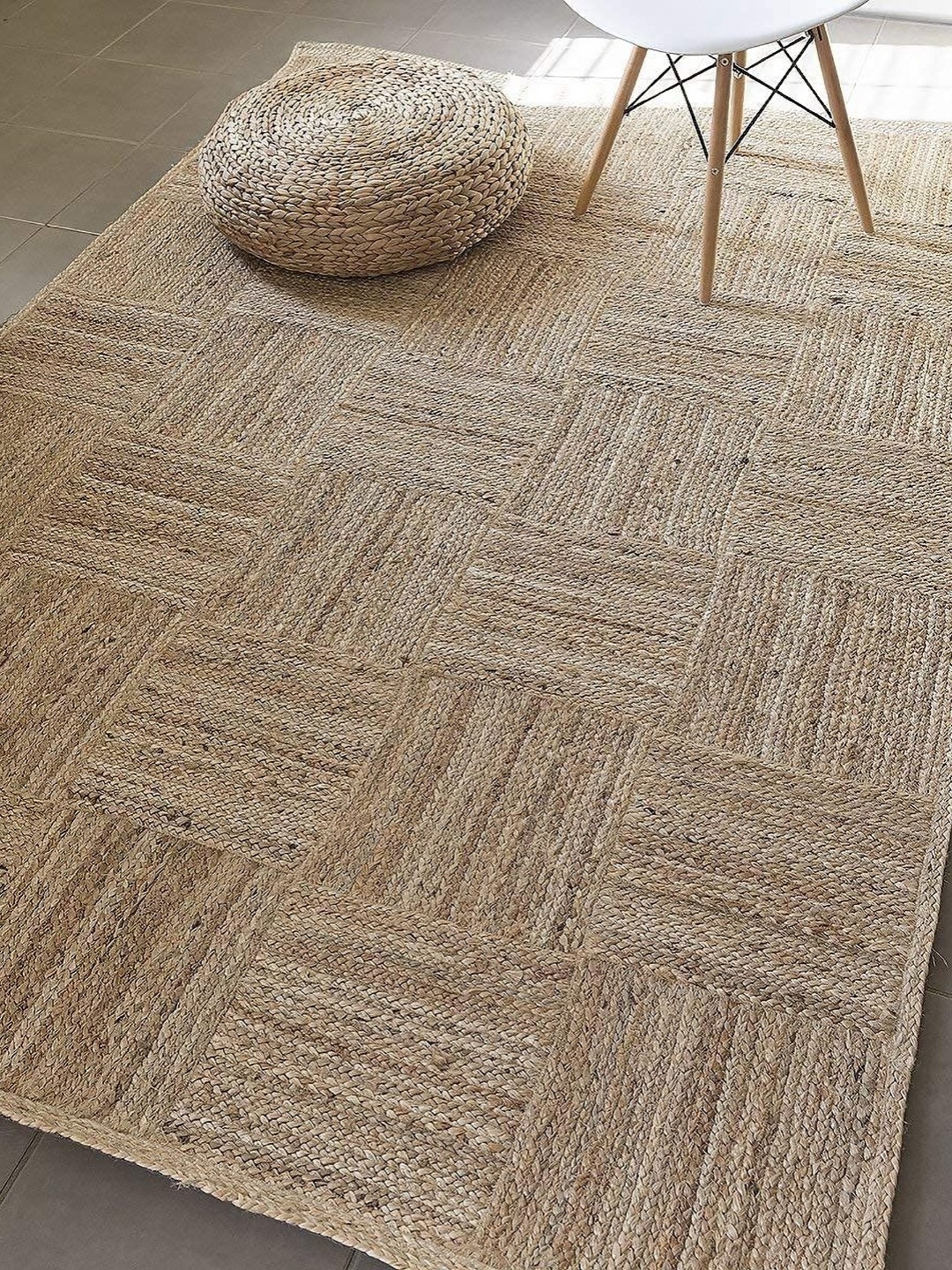 

Banchmark Home Furnishings Beige Traditional No Shredding Woollen Carpet