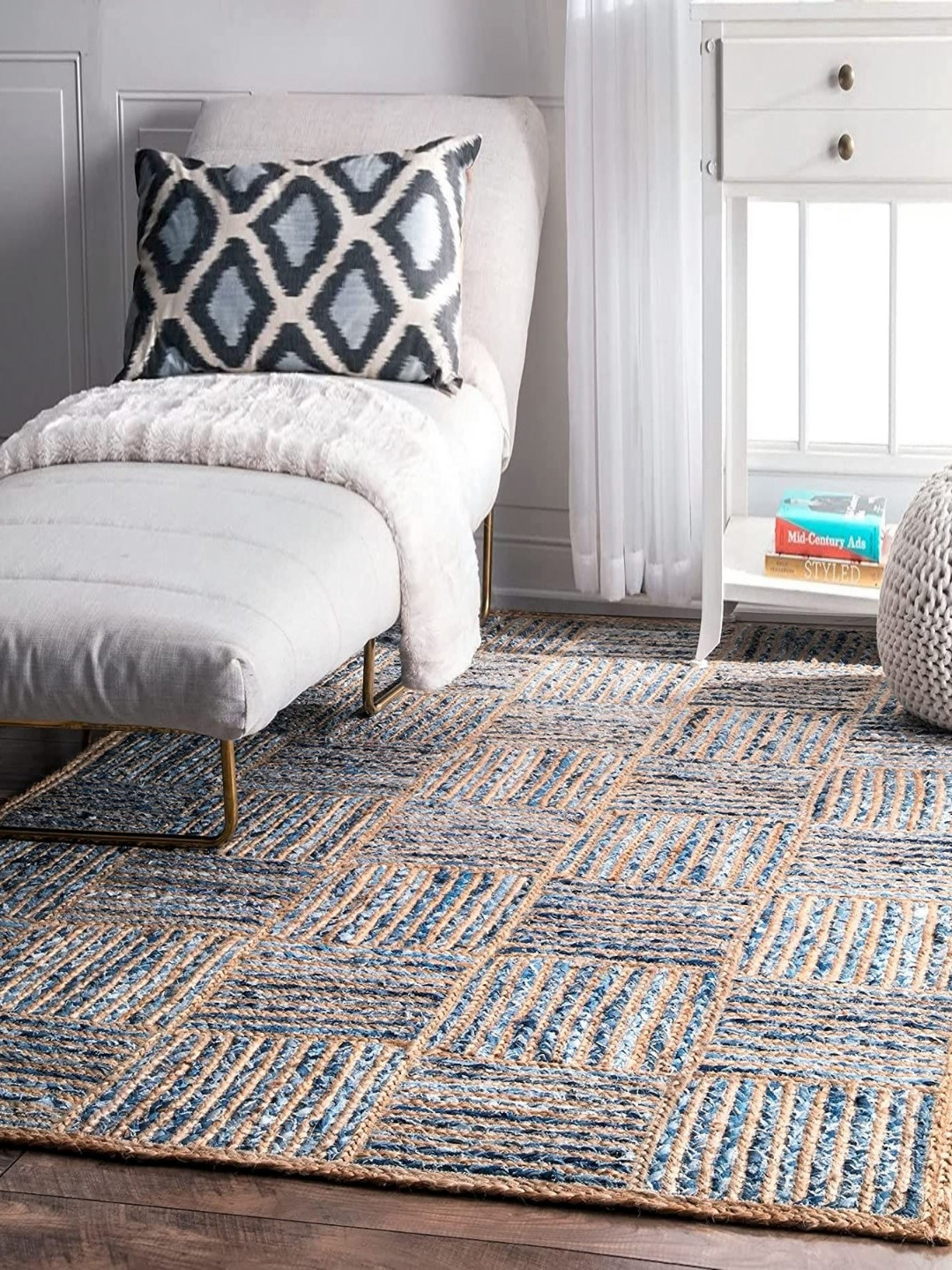 

Banchmark Home Furnishings Beige Traditional Handmade Woollen Carpet