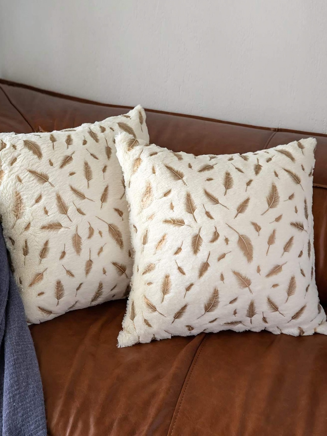 

MONKDECOR Cream-Coloured Set of 2 Velvet Square Cushion Covers