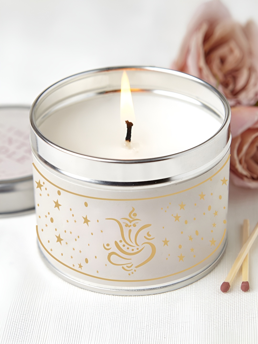 

Aromatic Fables White Printed Zesty Citrus Scented Diwali Festive Tin Candle