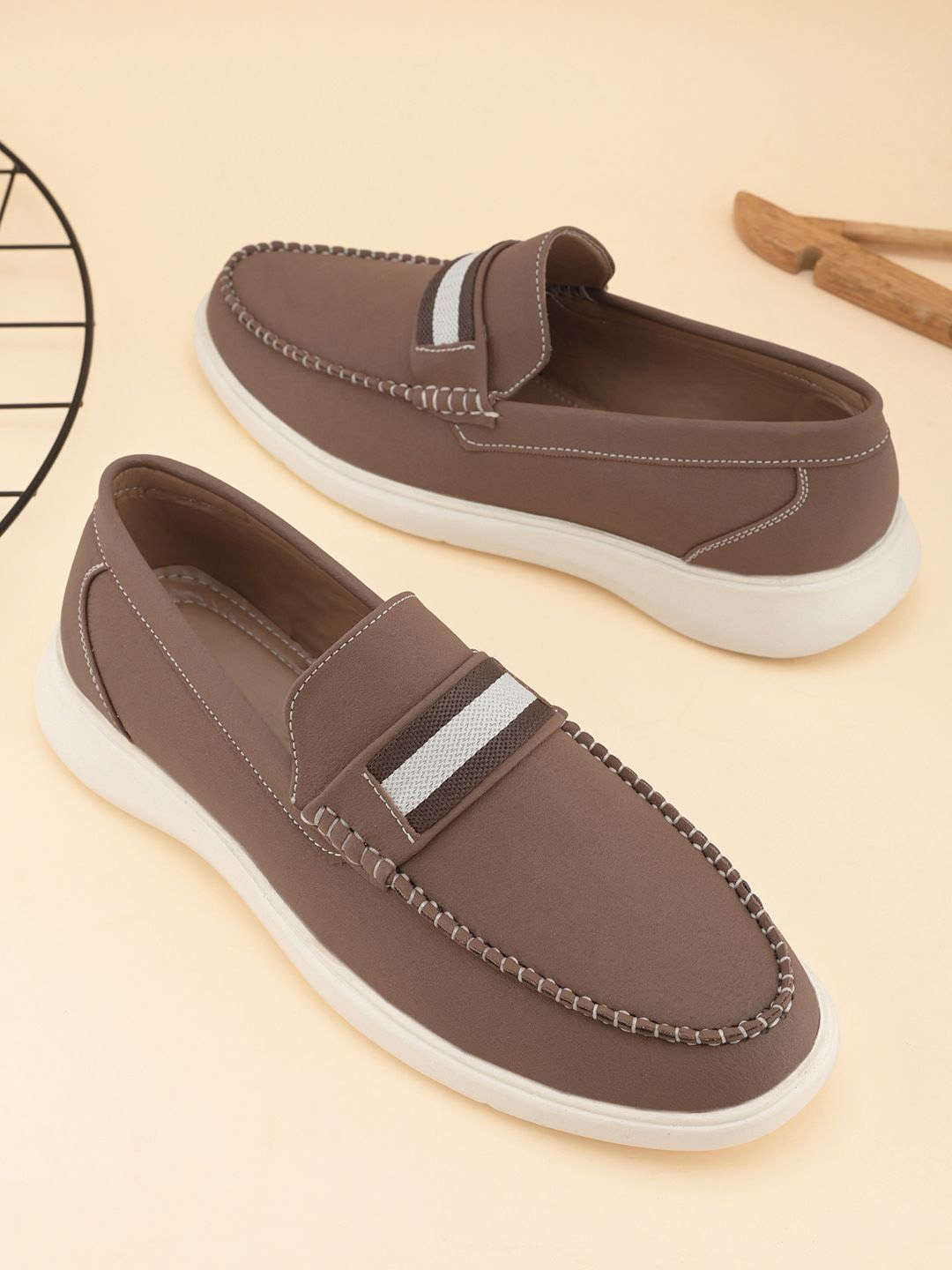 

Mast & Harbour Men Round Toe Lightweight Loafers, Brown