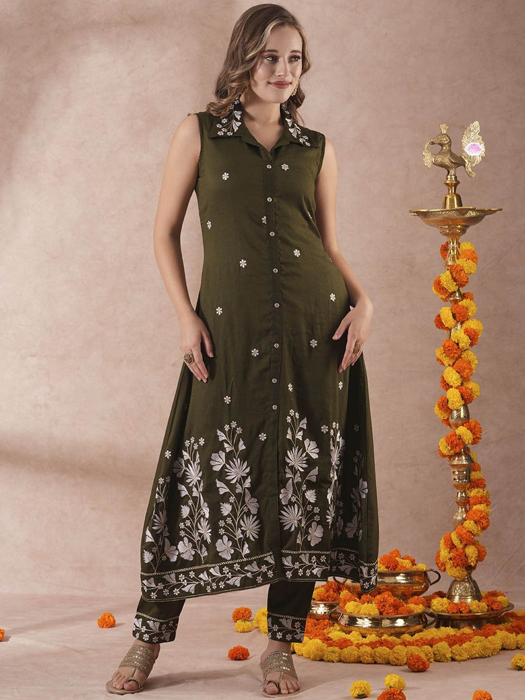 

FASHOR Floral Embroidered Shirt Collar Zari Tunic With Trousers, Olive