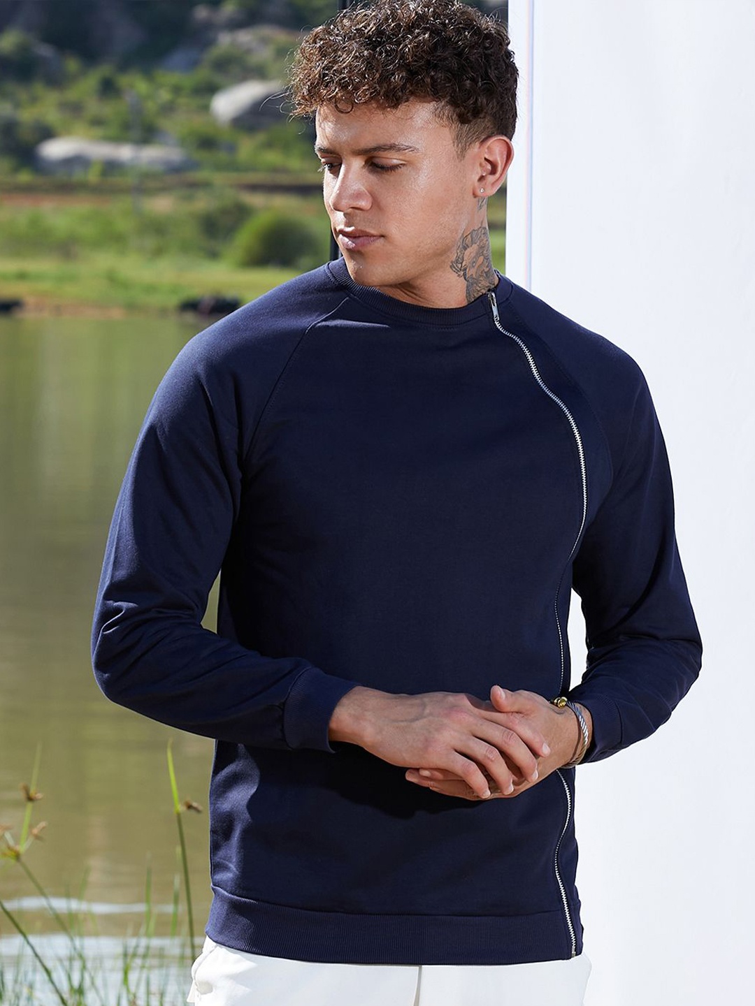 

Campus Sutra Men Cotton Solid Round Neck Pullover Sweatshirt, Blue