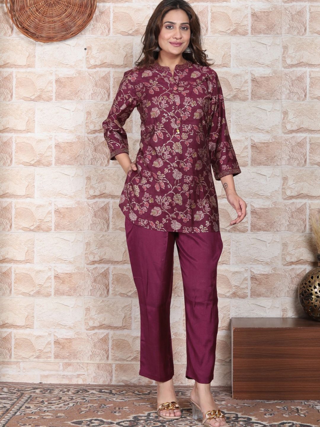 

Serenita Women Floral Printed Regular Kurti with Trousers, Burgundy
