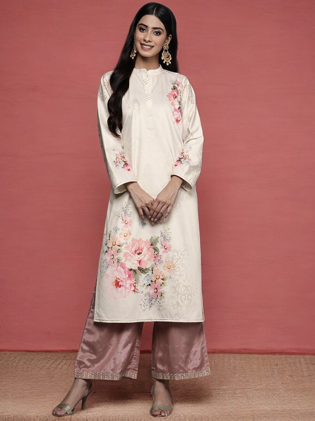 

Ahalyaa Floral Printed Mandarin Collar Velvet Straight Kurta, Off white