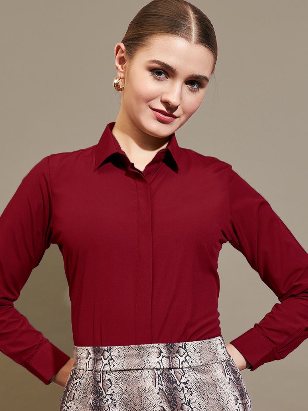

The Roadster Lifestyle Co. Women Spread Collar Solid Slim Fit Formal Shirt, Maroon