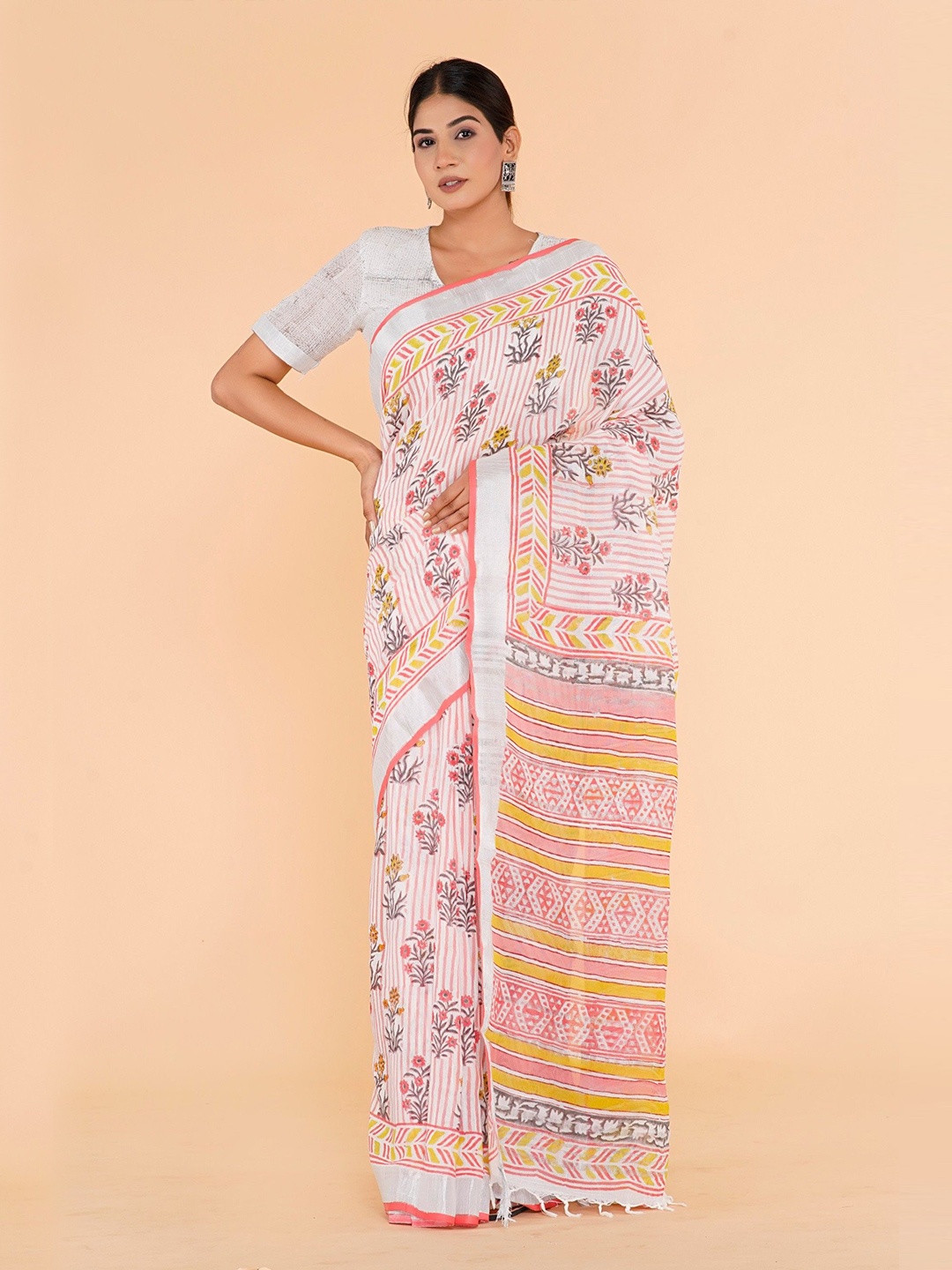 

Shivanya Handicrafts Floral Block Printed Saree, Peach