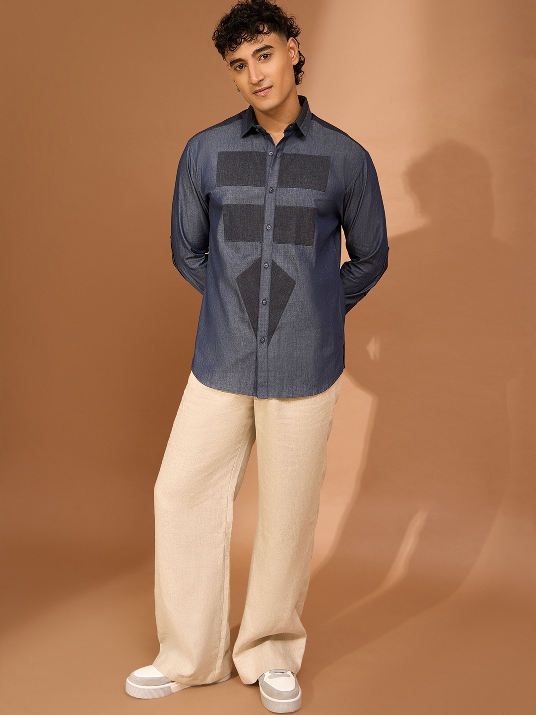 

VIVEK KARUNAKARAN Men Slim Fit Opaque Checked Casual Shirt, Blue