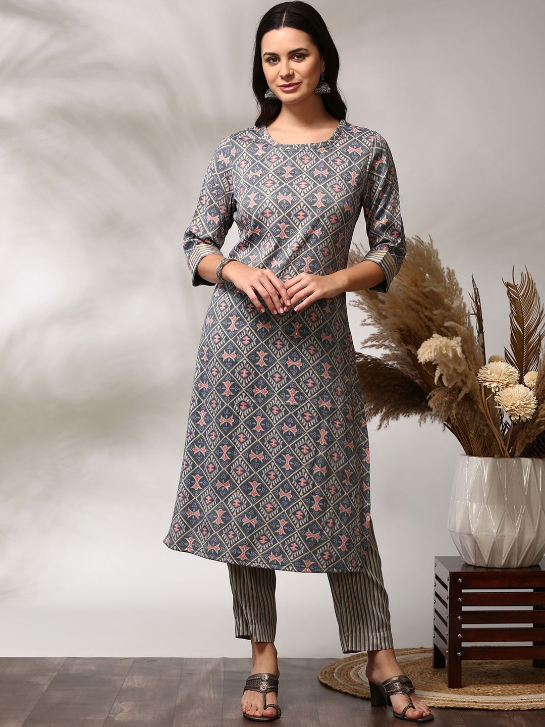 

Anouk Floral Printed Regular Straight Kurta with Trousers, Blue