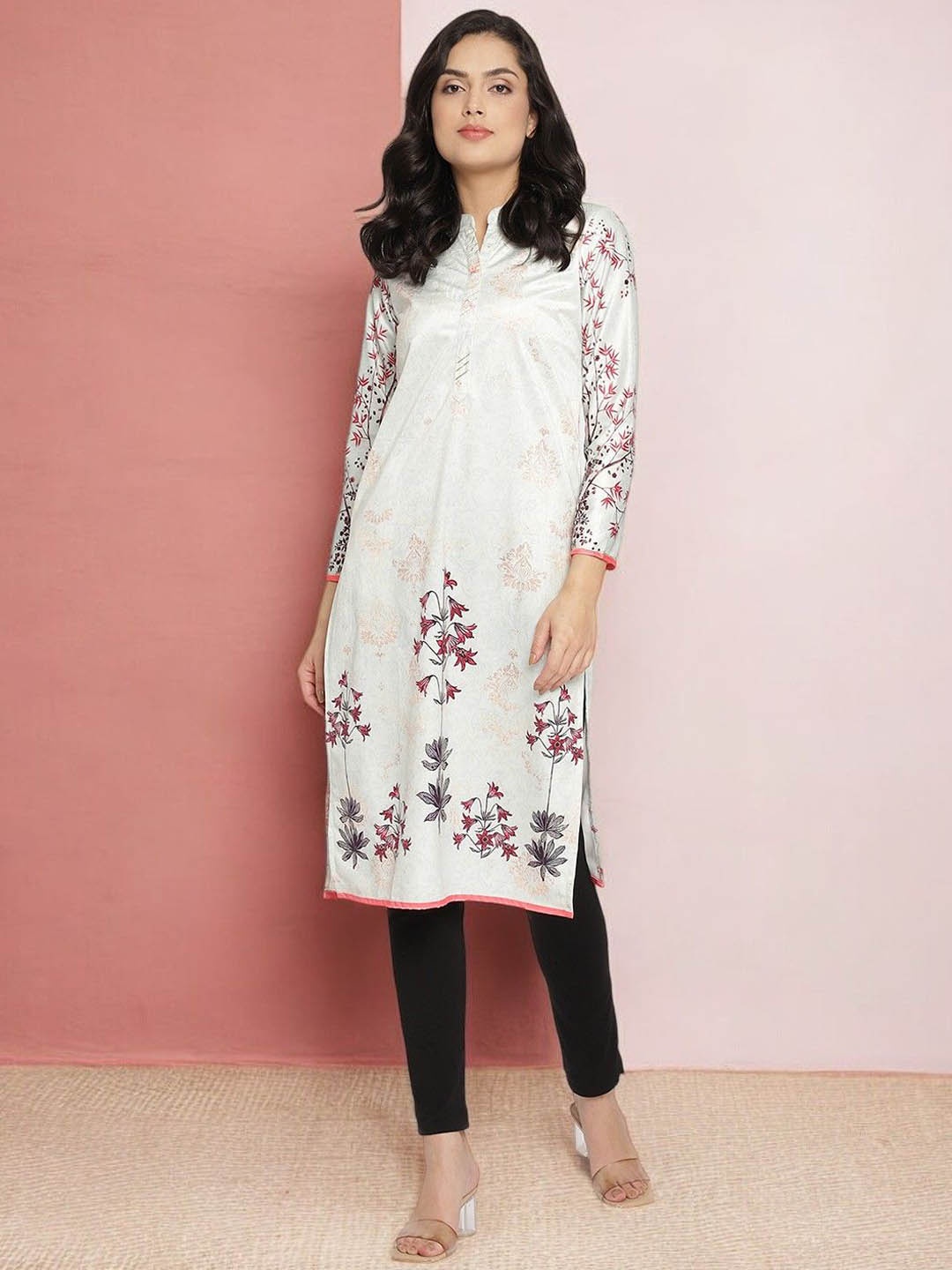 

Ahalyaa White Floral Printed Mandarin Collar Velvet Straight Kurta