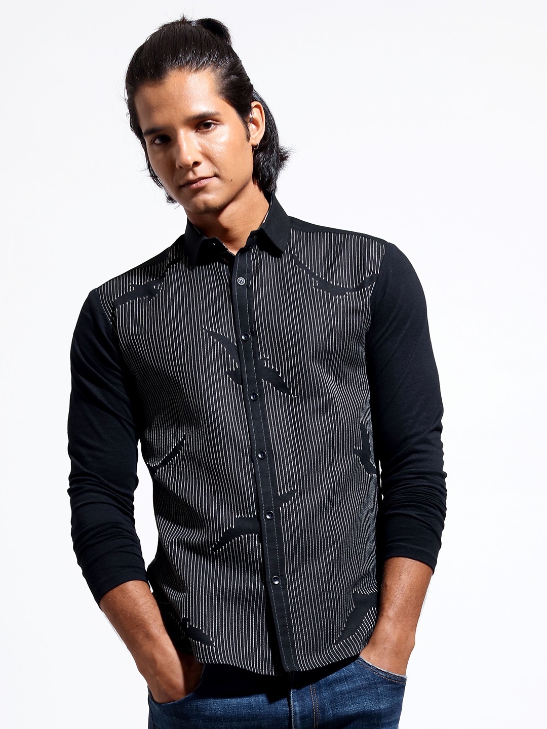 

VIVEK KARUNAKARAN Men Spread Collar Solid Linen Slim Fit Casual Shirt, Black