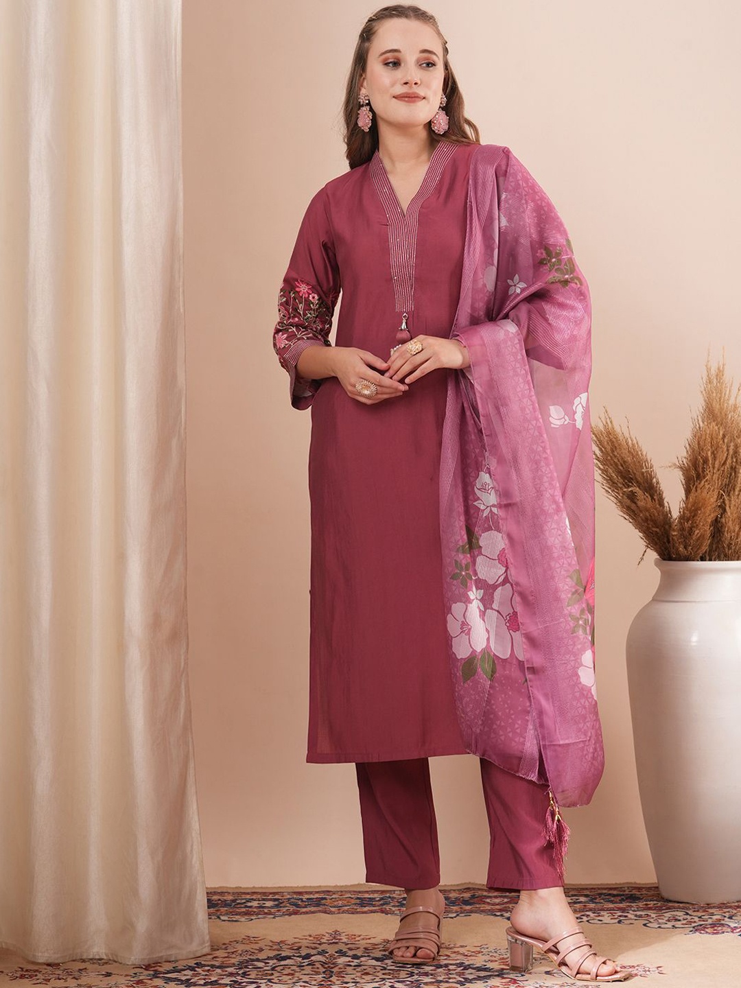 

FASHOR Floral Embroidered Sequinned Straight Kurta With Trousers & Dupatta, Burgundy