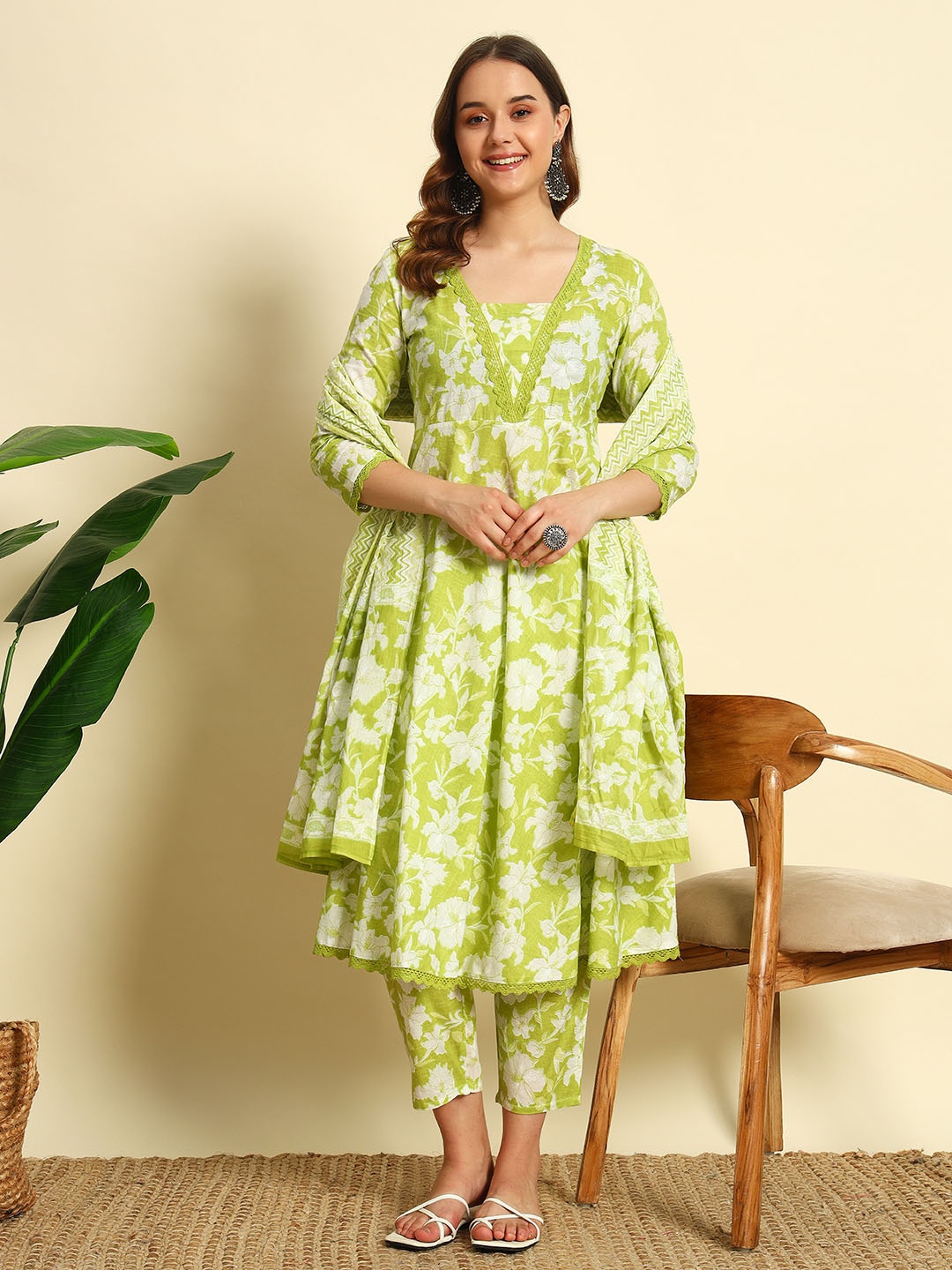 

IkDaiya Floral Printed Square Neck Pure Cotton A-Line Kurta with Trouser & Dupatta, Green