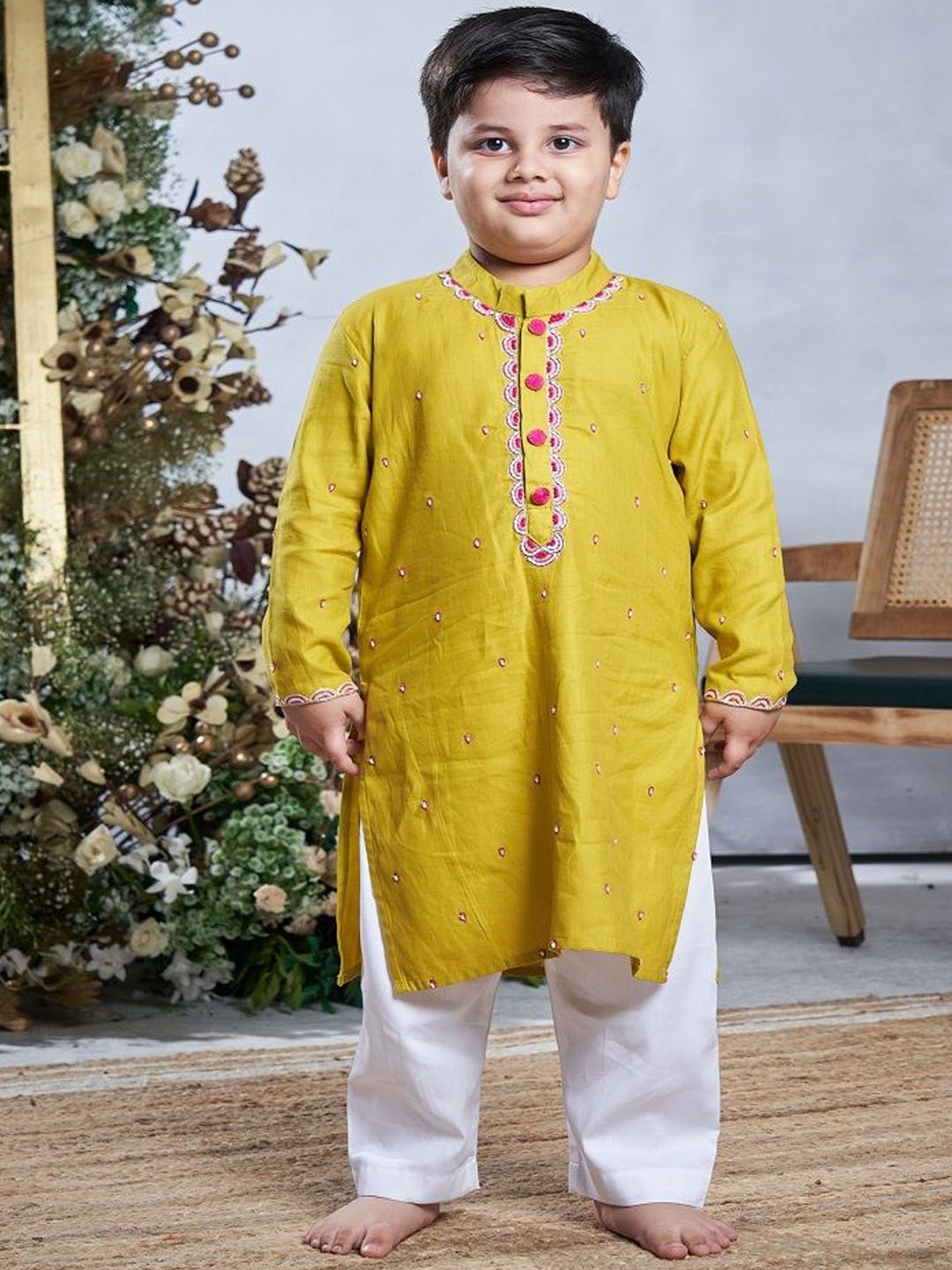 

Vivedkids Boys Gemetric Embroidered Pure Cotton Kurta with Pyjamas, Yellow