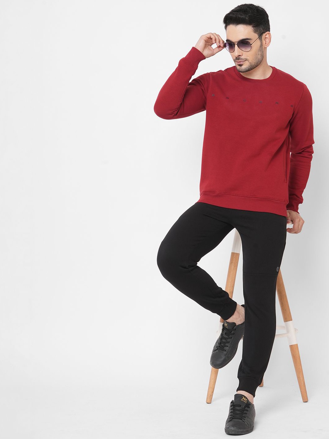 

Sweet Dreams Men Round Neck Long Sleeves Pullover Sweatshirt, Red