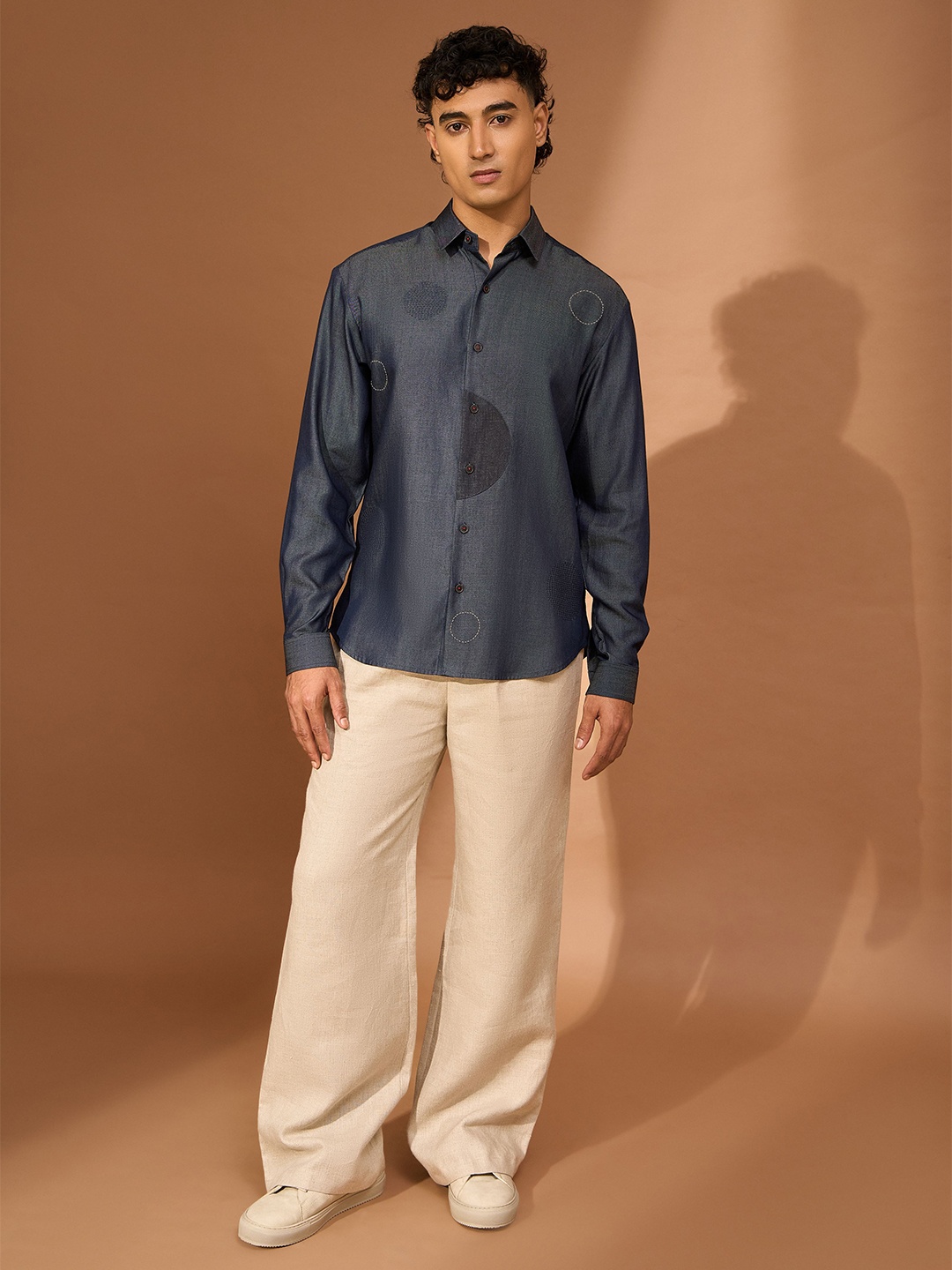 

VIVEK KARUNAKARAN Men Slim Fit Faded Opaque Casual Shirt, Blue