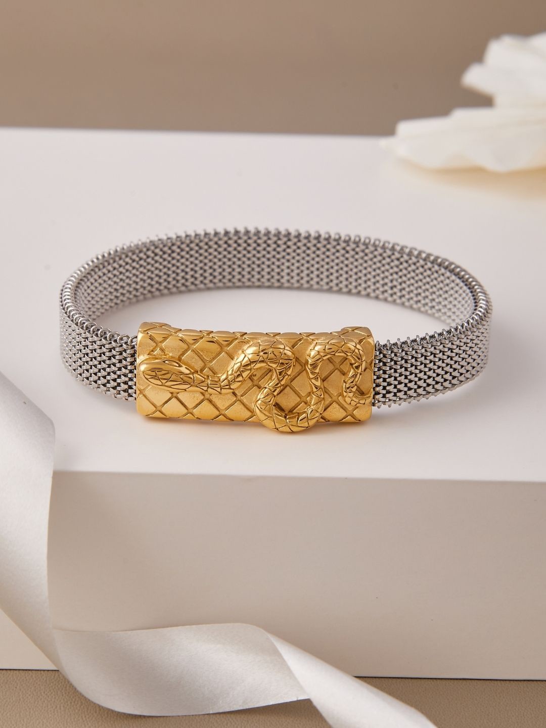 

PYLON Men Naga Regale Stainless Steel Elasticated Bracelet, Silver