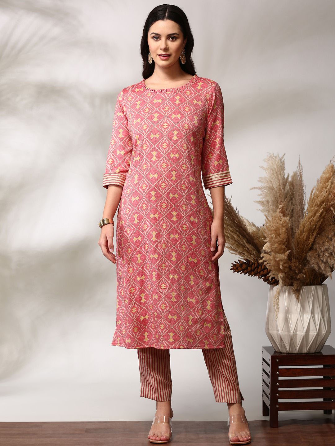 

Anouk Ethnic Motifs Printed Regular Straight Kurta with Trousers, Pink