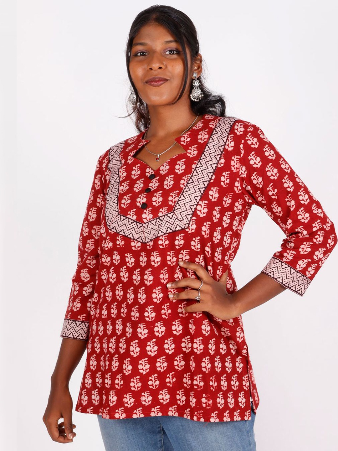 

Avishya Women Ethnic Motifs Printed Pure Cotton Kurti, Red