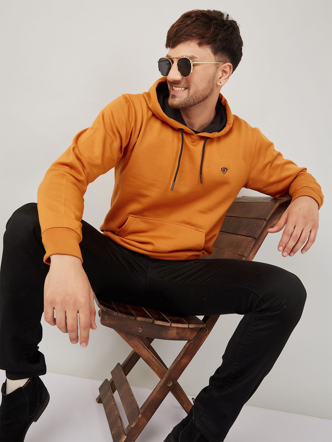 

WE PERFECT Men Hooded Sweatshirt, Mustard