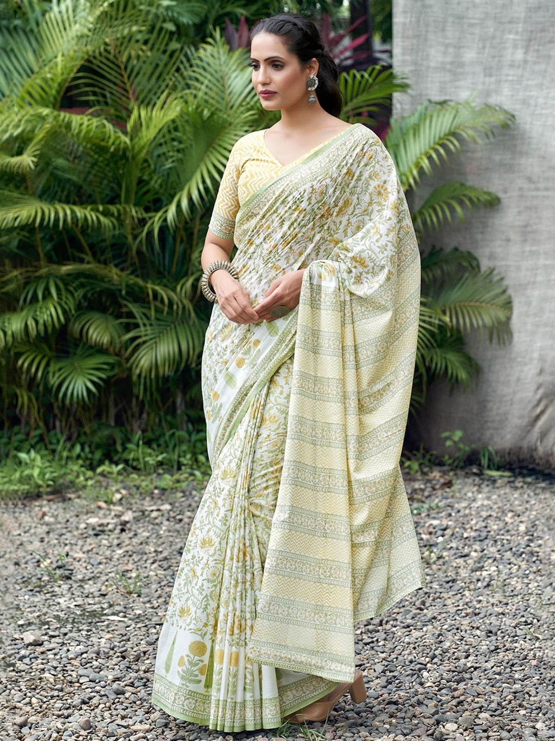 

Mitera Floral Printed Pure Cotton Saree, Sea green