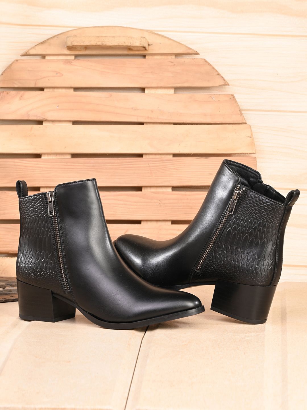 

The Roadster Lifestyle Co Women Block-Heeled Casual Boots, Black