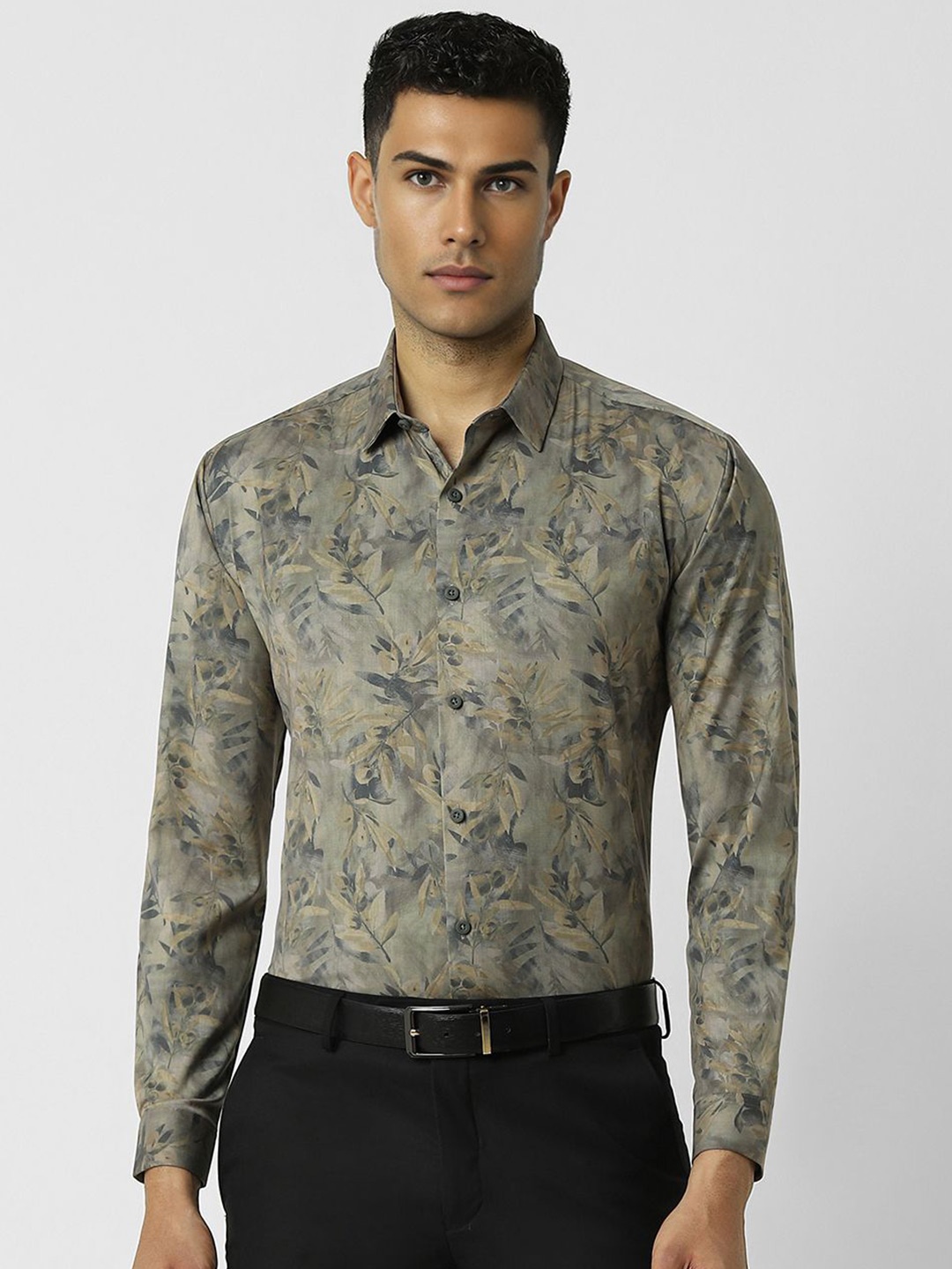 

V Dot Men Spread Collar Floral Printed Slim Fit Formal Shirt, Green