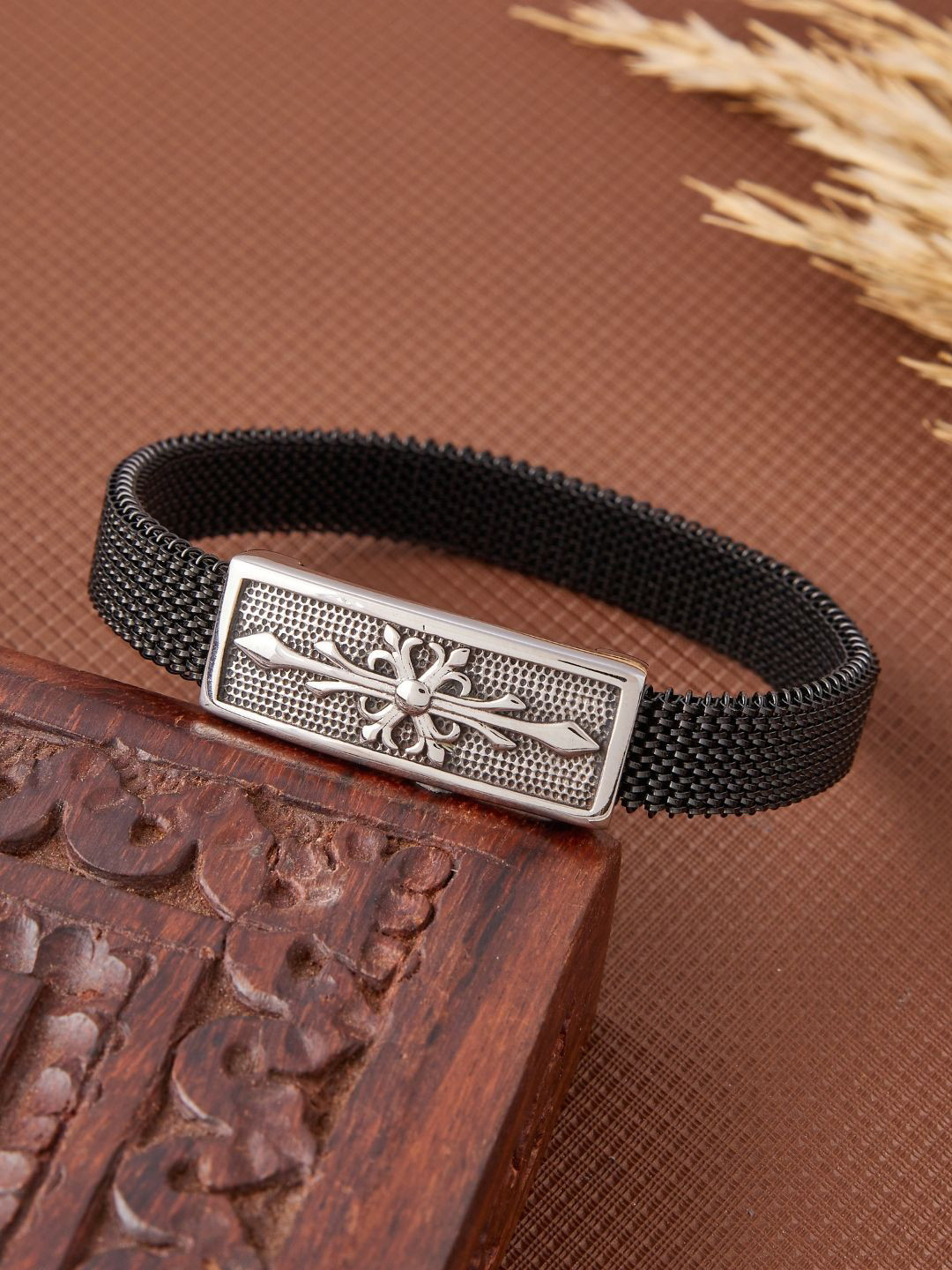 

PYLON Men Stainless Steel Elasticated Bracelet, Silver