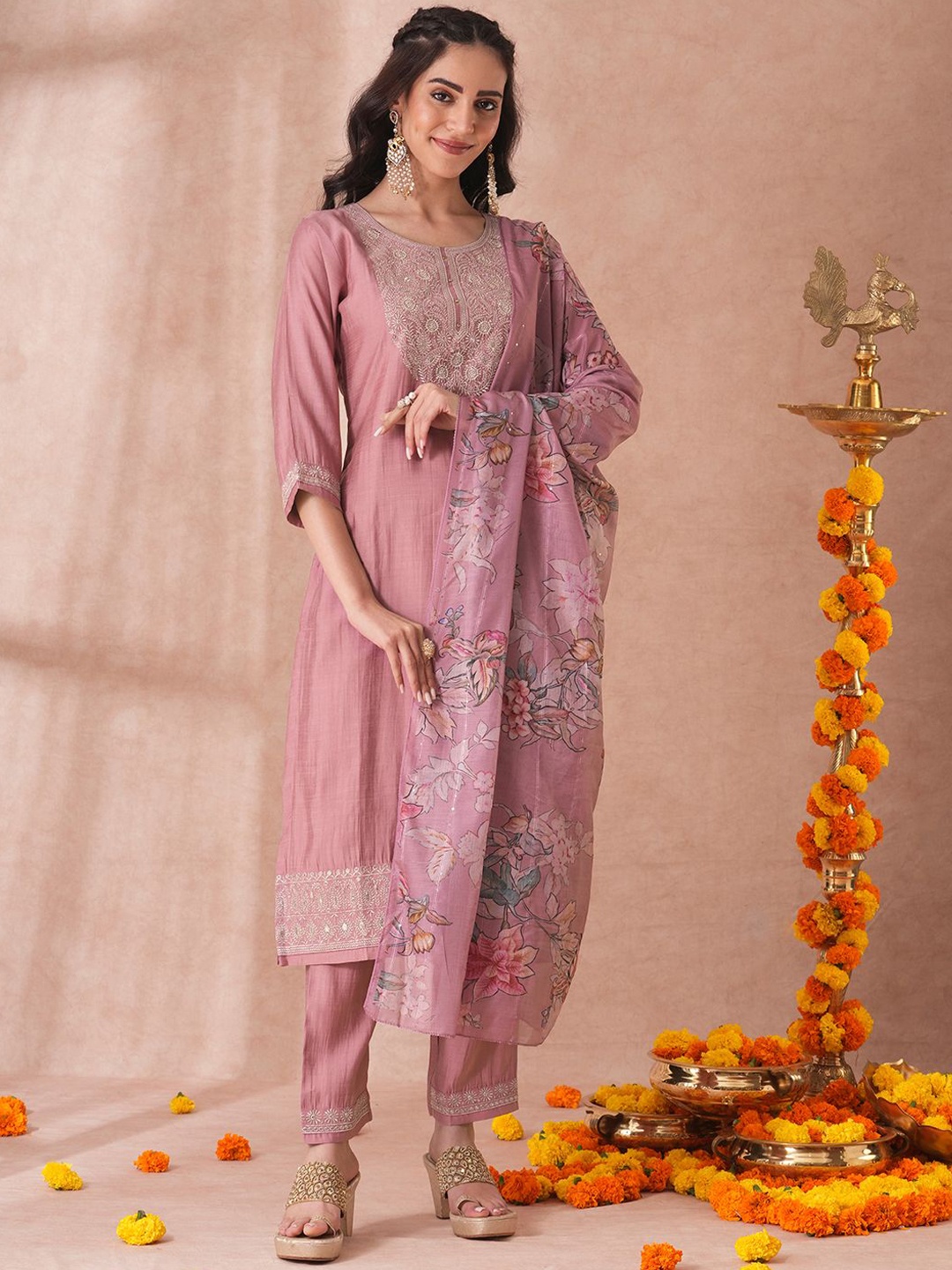 

FASHOR Floral Embroidered Straight Kurta With Trousers & Dupatta, Rose gold