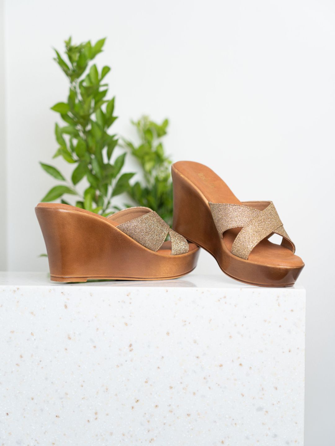 

Inc 5 Party Wedge Heels Mules, Gold