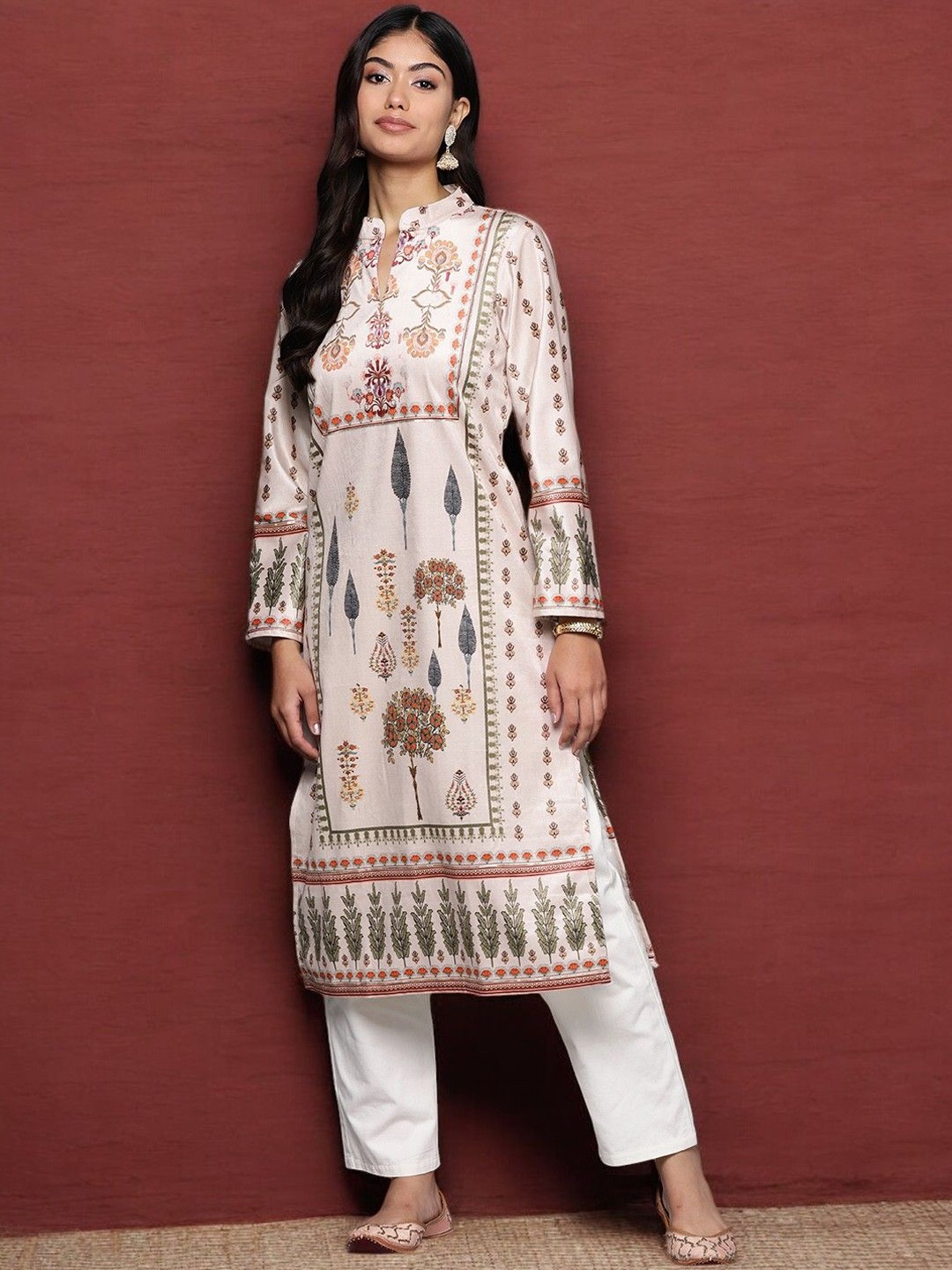 

Ahalyaa Ethnic Motifs Printed Mandarin Collar Velvet Straight Kurta, Nude