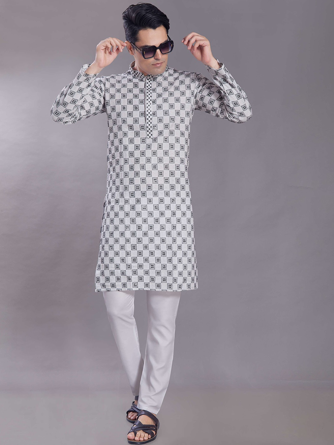 

DIVISIVE Geometric Embroidered Regular Straight Kurta, White