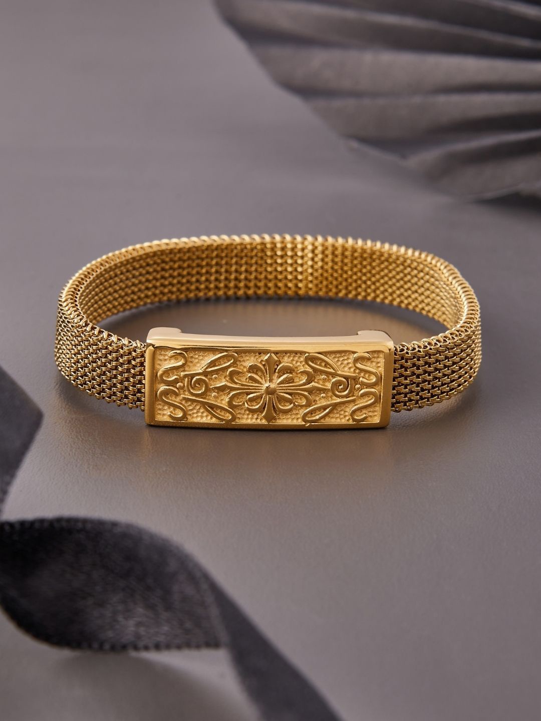 

PYLON Men Stainless Steel Majestique Band Elasticated Bracelet, Gold