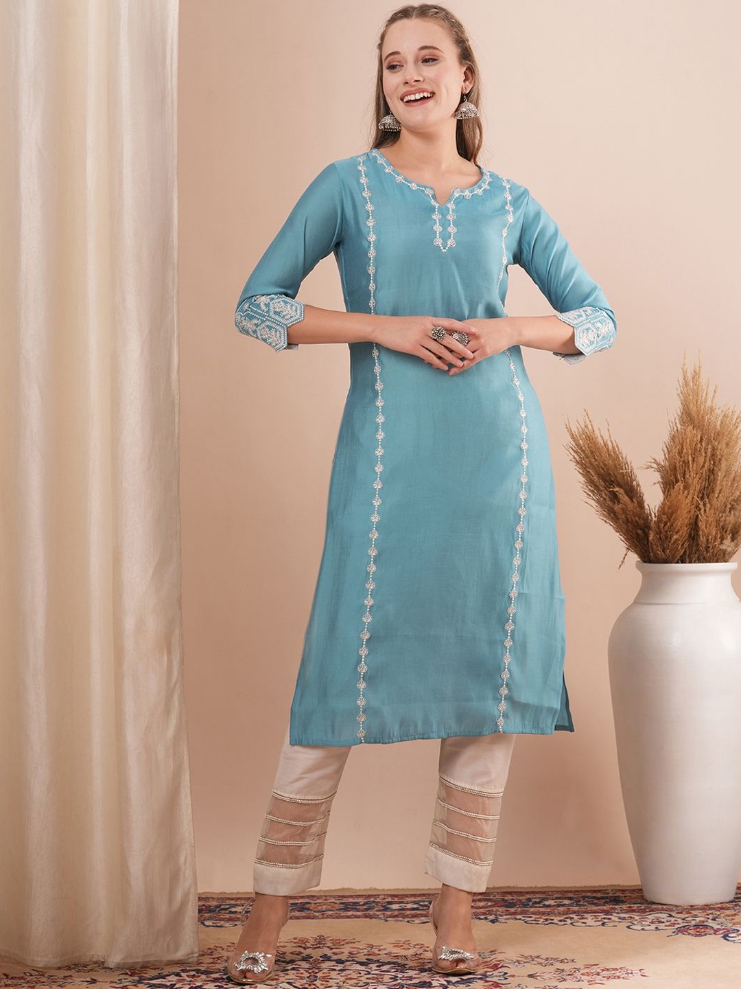 

FASHOR Floral Embroidered Round Thread Work Muslin Silk Straight Kurta, Blue