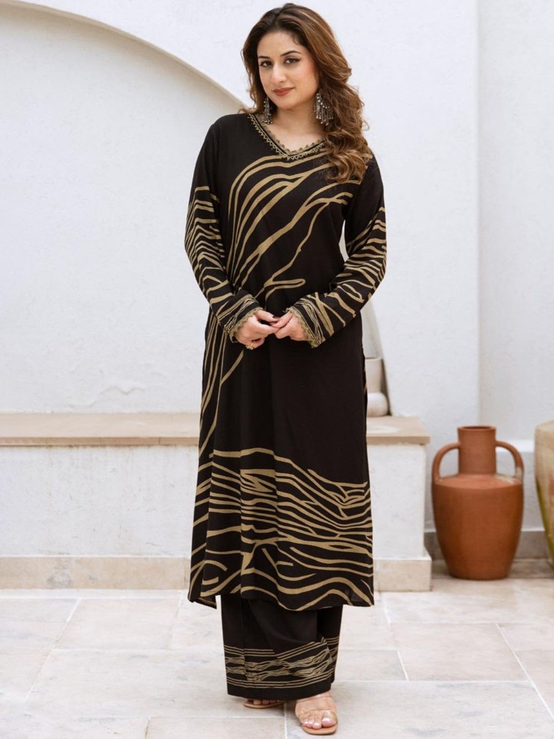 

AUTUMN LANE Abstract Printed Pure Cotton Straight Kurta With Palazzos, Black