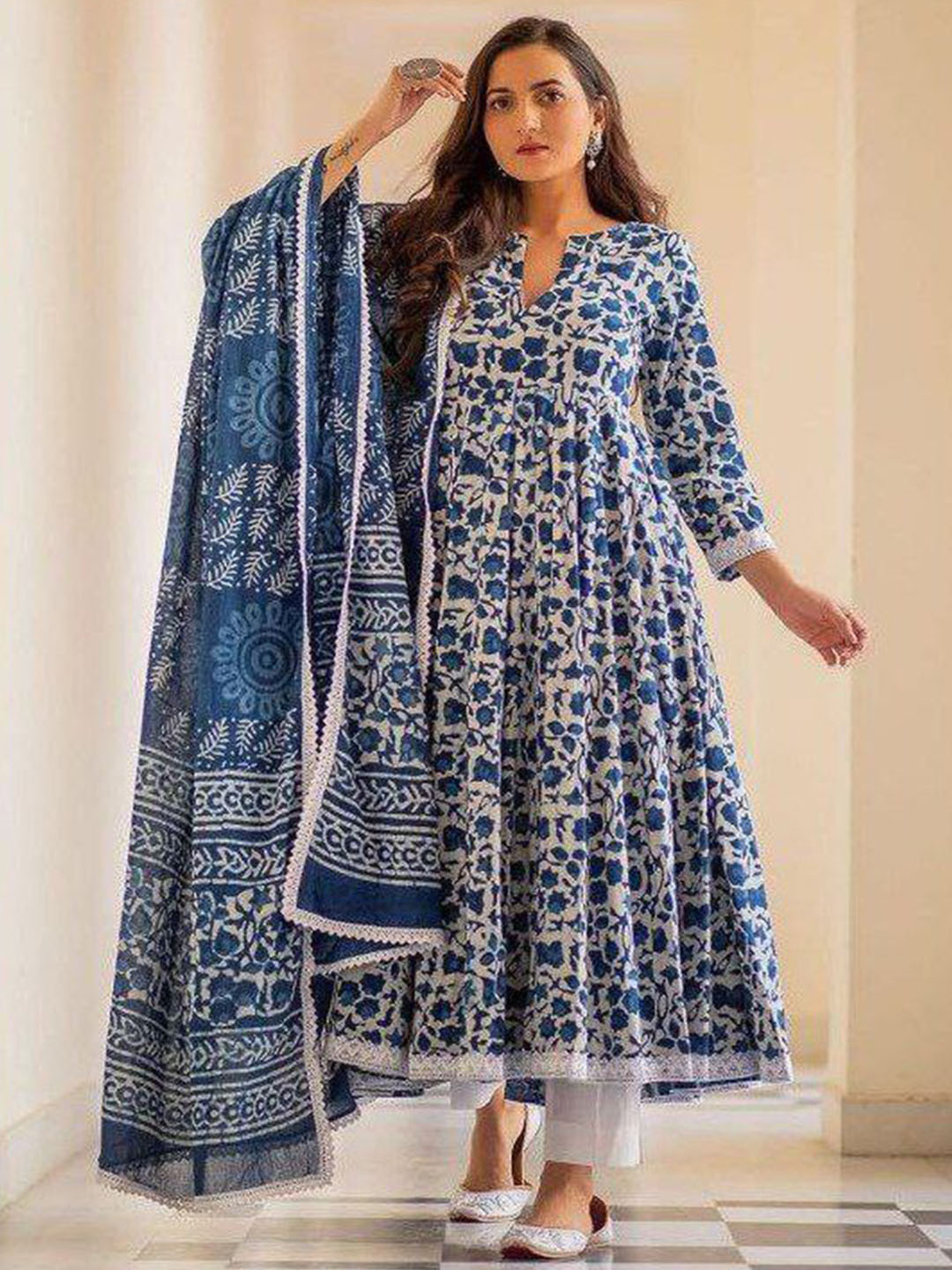 

Jinal & Jinal Floral Printed Kurta With Trousers & Dupatta, Blue