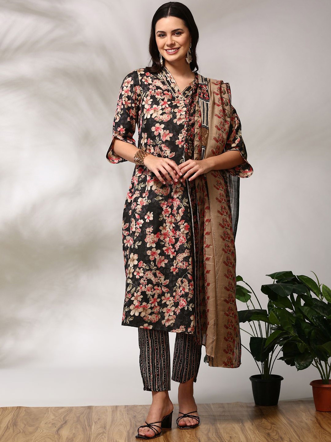 

Anouk Floral Printed Regular Straight Kurta with Trousers & Dupatta, Navy blue