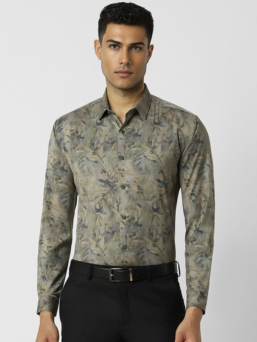 

V Dot Men Spread Collar Floral Printed Slim Fit Formal Shirt, Brown